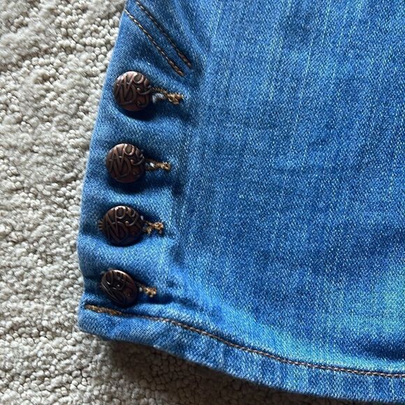 NYDJ Cropped Jeans with Button details on hem size 6 - Picture 5 of 10